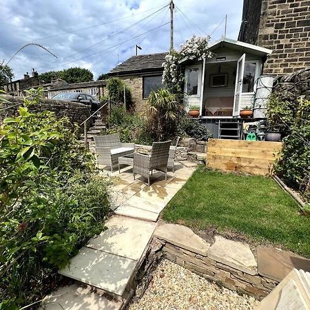 17Th Century Cottage With Hidden Garden Steeton エクステリア 写真