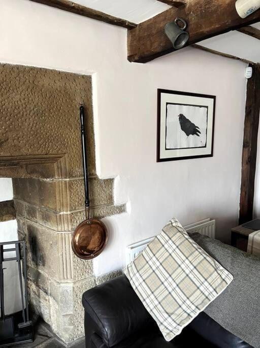 17Th Century Cottage With Hidden Garden Steeton エクステリア 写真