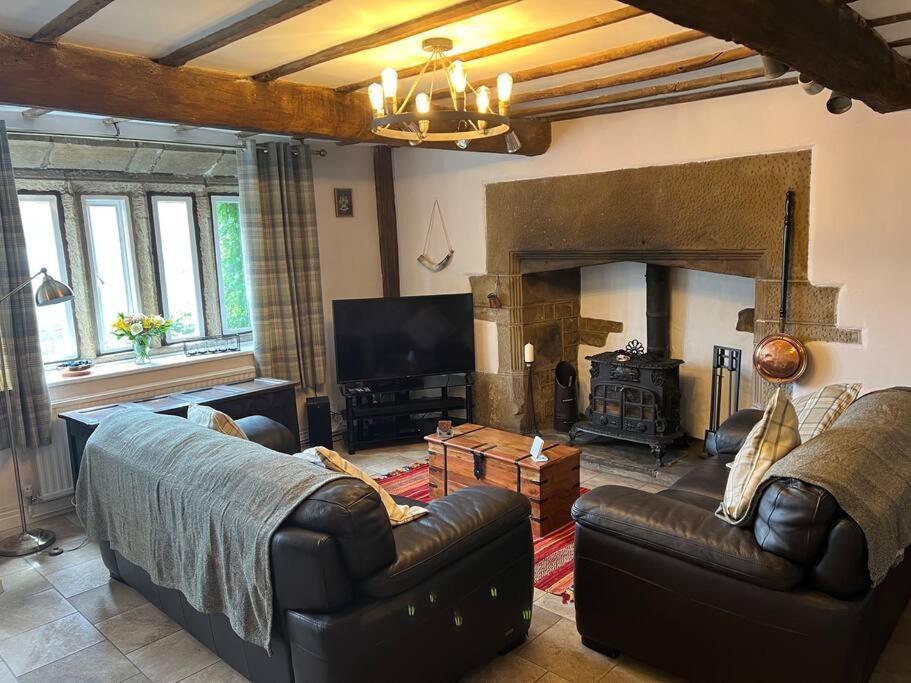 17Th Century Cottage With Hidden Garden Steeton エクステリア 写真