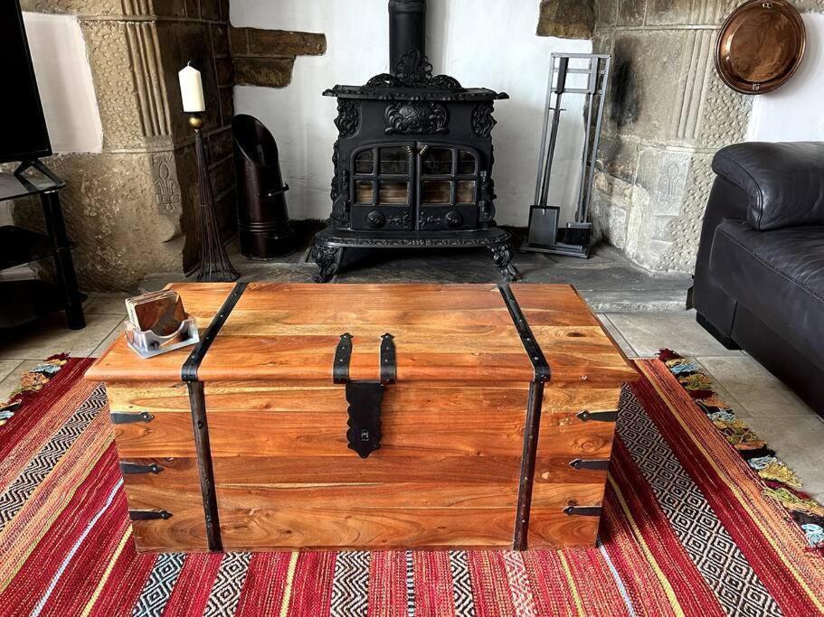 17Th Century Cottage With Hidden Garden Steeton エクステリア 写真