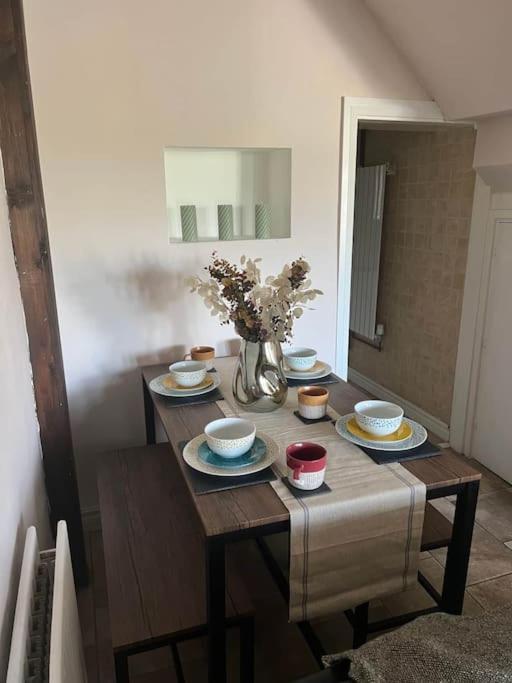 17Th Century Cottage With Hidden Garden Steeton エクステリア 写真