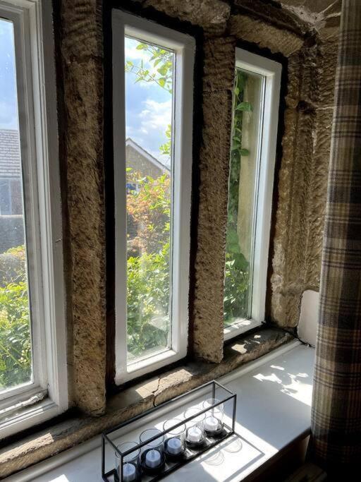 17Th Century Cottage With Hidden Garden Steeton エクステリア 写真