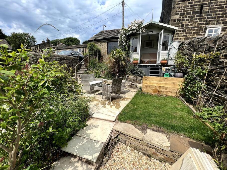 17Th Century Cottage With Hidden Garden Steeton エクステリア 写真