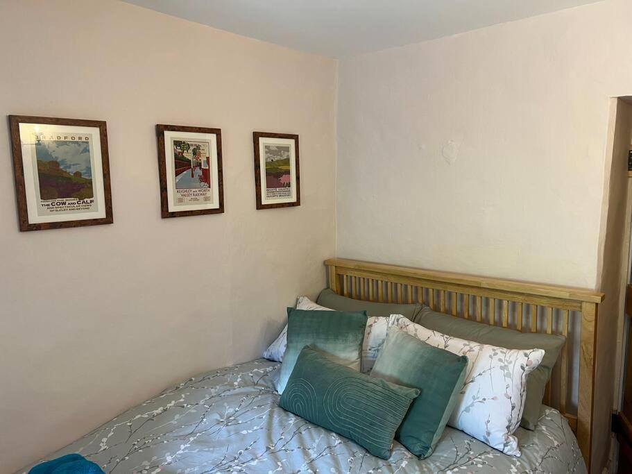 17Th Century Cottage With Hidden Garden Steeton エクステリア 写真
